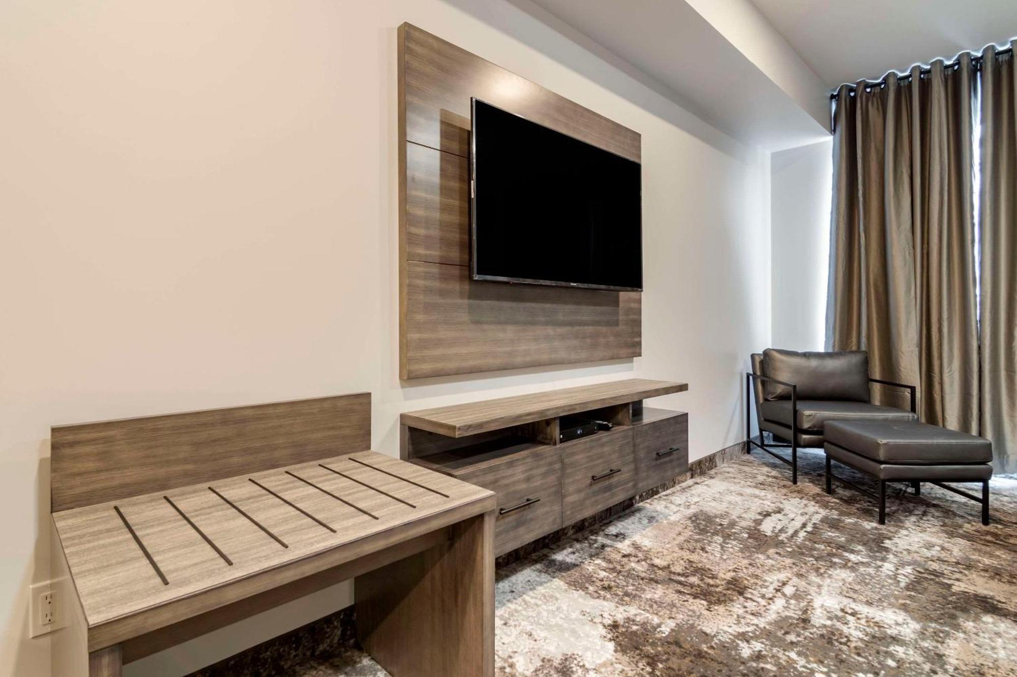 The Hue Hotel, Ascend Hotel Collection Kamloops Exterior foto