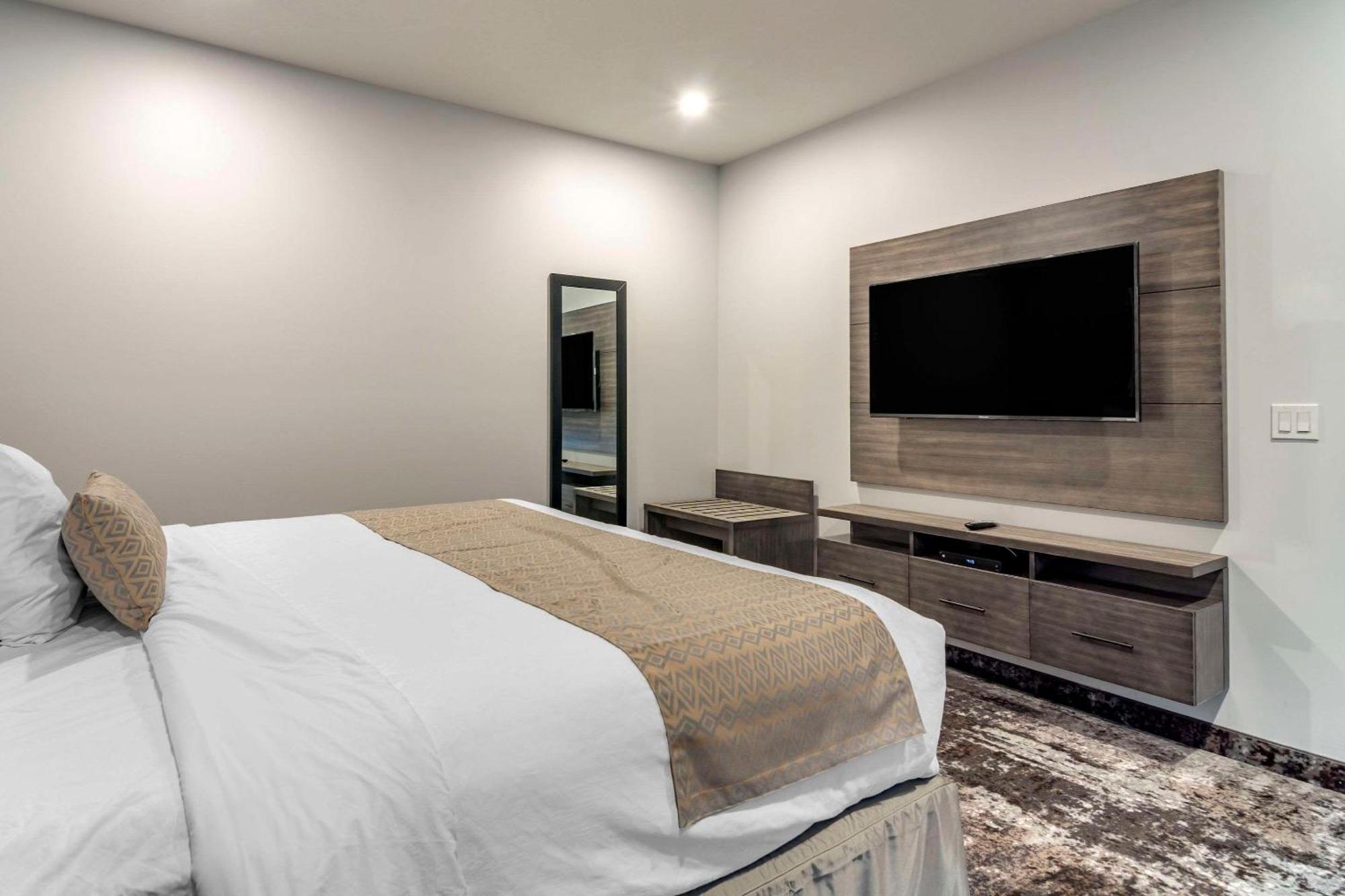 The Hue Hotel, Ascend Hotel Collection Kamloops Exterior foto