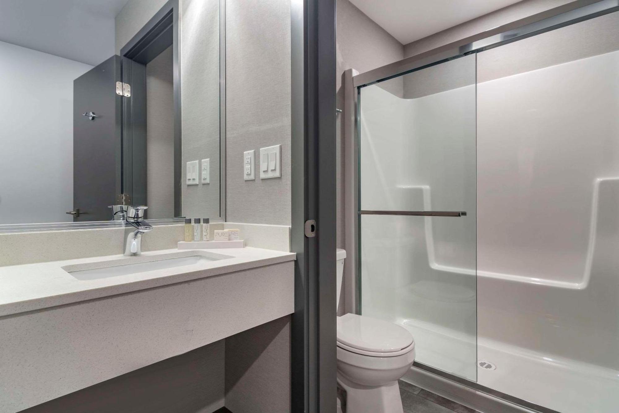The Hue Hotel, Ascend Hotel Collection Kamloops Exterior foto